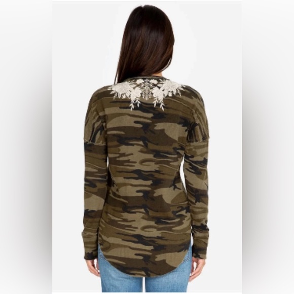 $350 Johnny Was Embroidered Thermal Camo Tunic Sz M - Picture 2 of 6